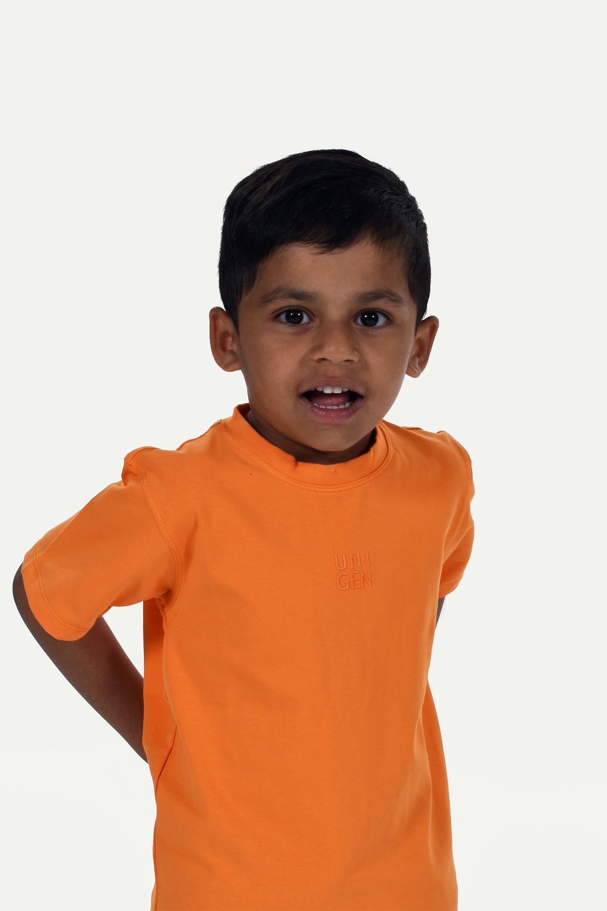 T-shirt Orange – Stilfull och bekväm design