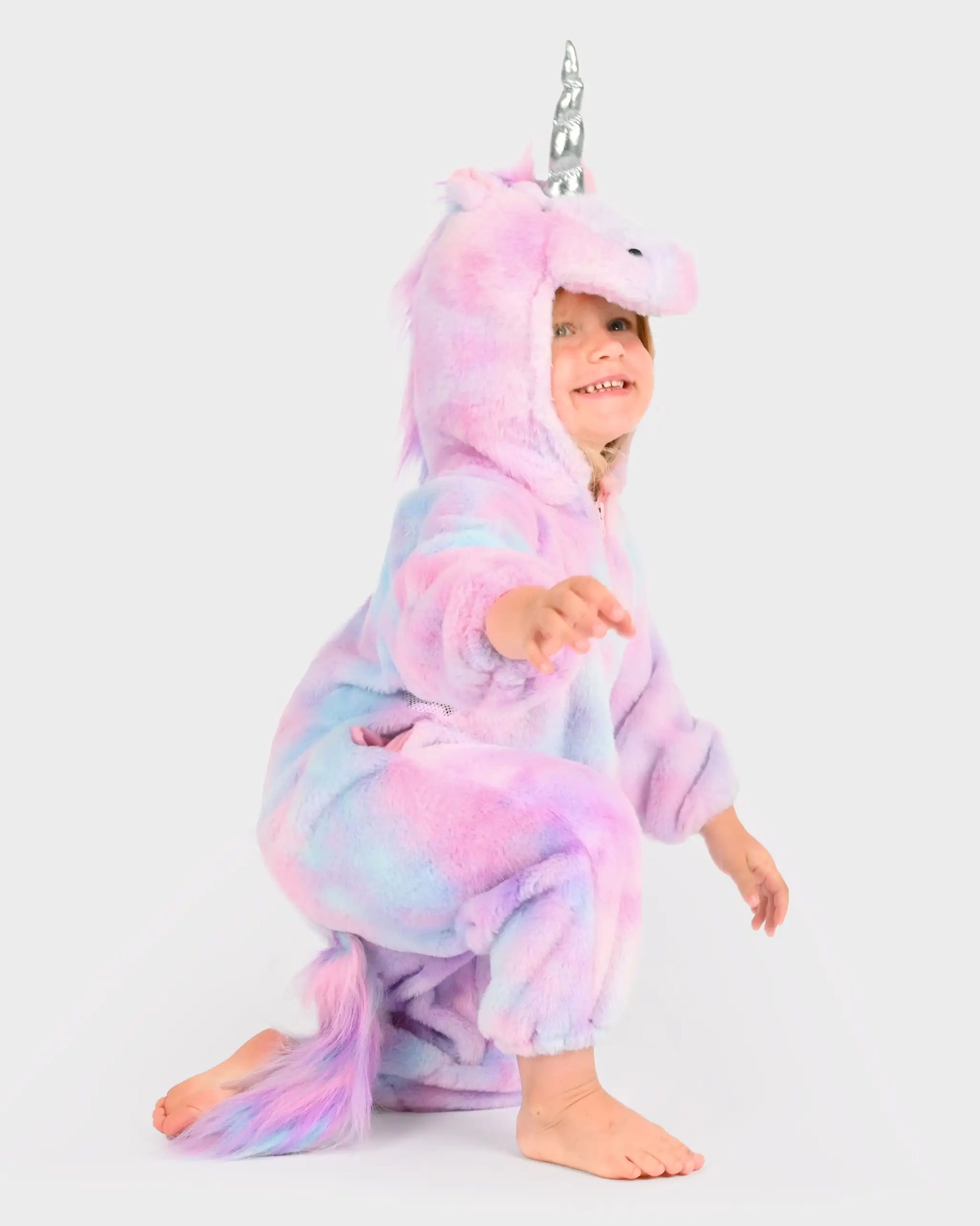 🦄 Enhörningsoverall i regnbågsfärger – Storlek 104 cl (3–4 år)